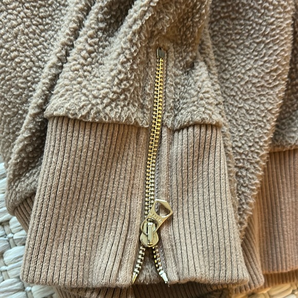 Varley Roselle half zip fleece , size small - Picture 7 of 7